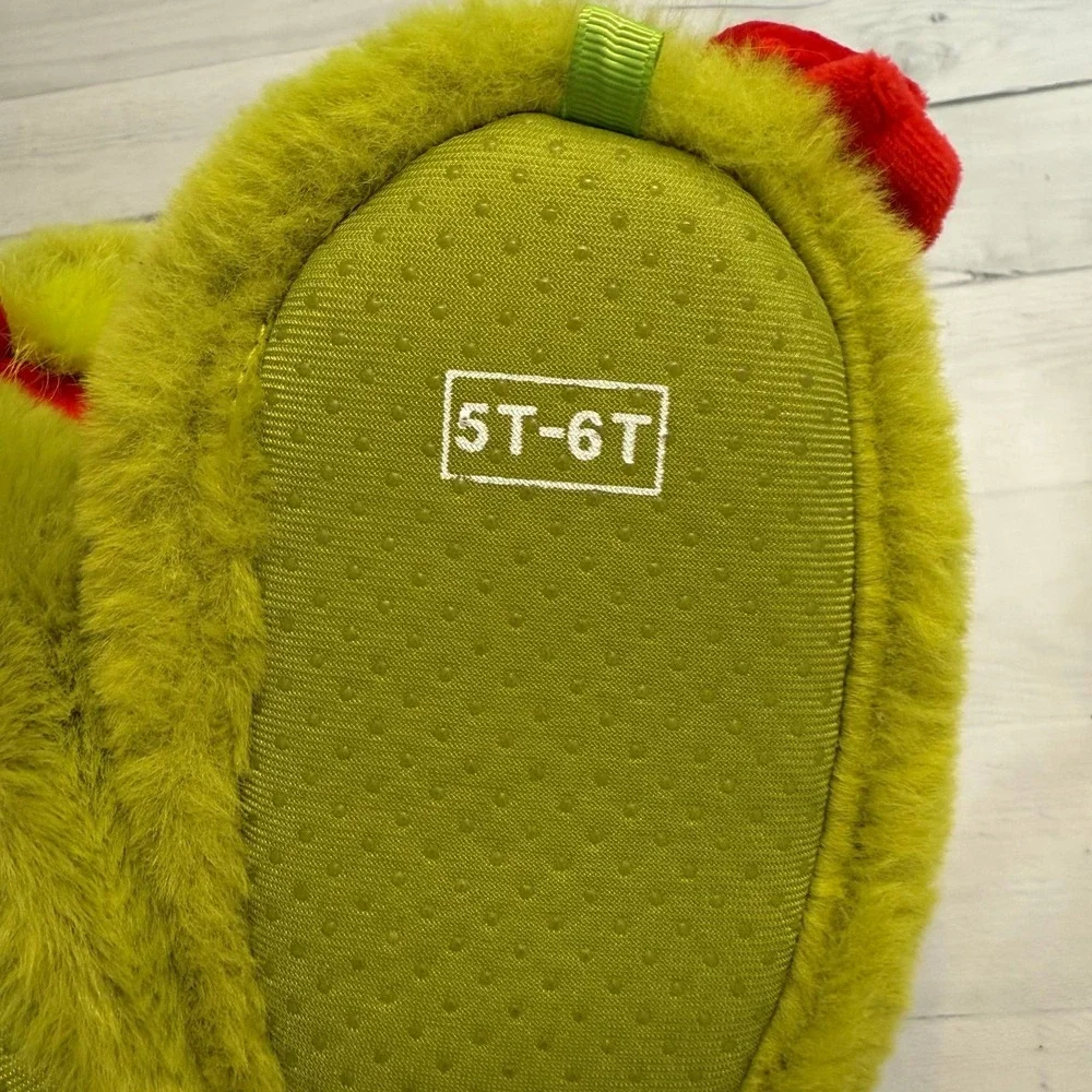 The grinch who stole Christmas grinch plush slippers 5/6T‎